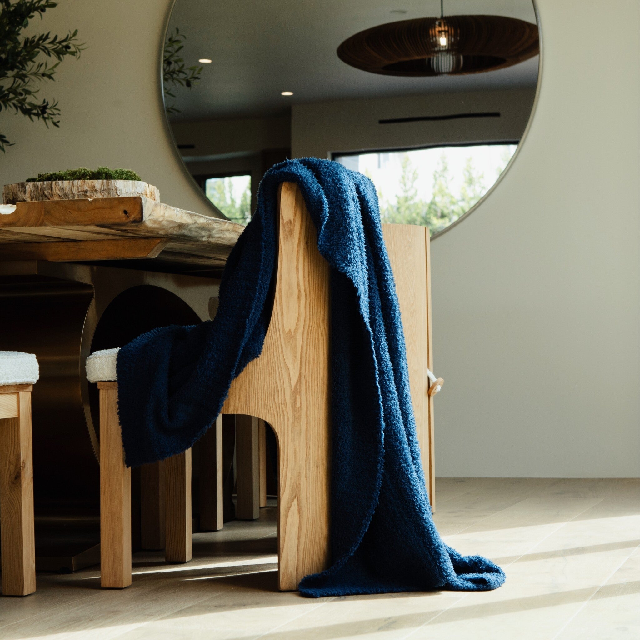 Luxxe Feather Yarn Throw
