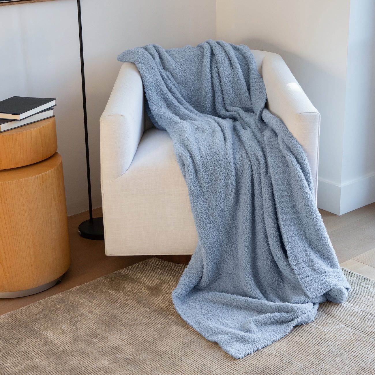 Luxxe Feather Yarn Throw