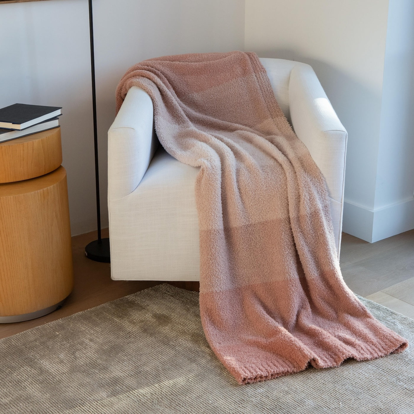 Luxxe Feather Yarn Throw