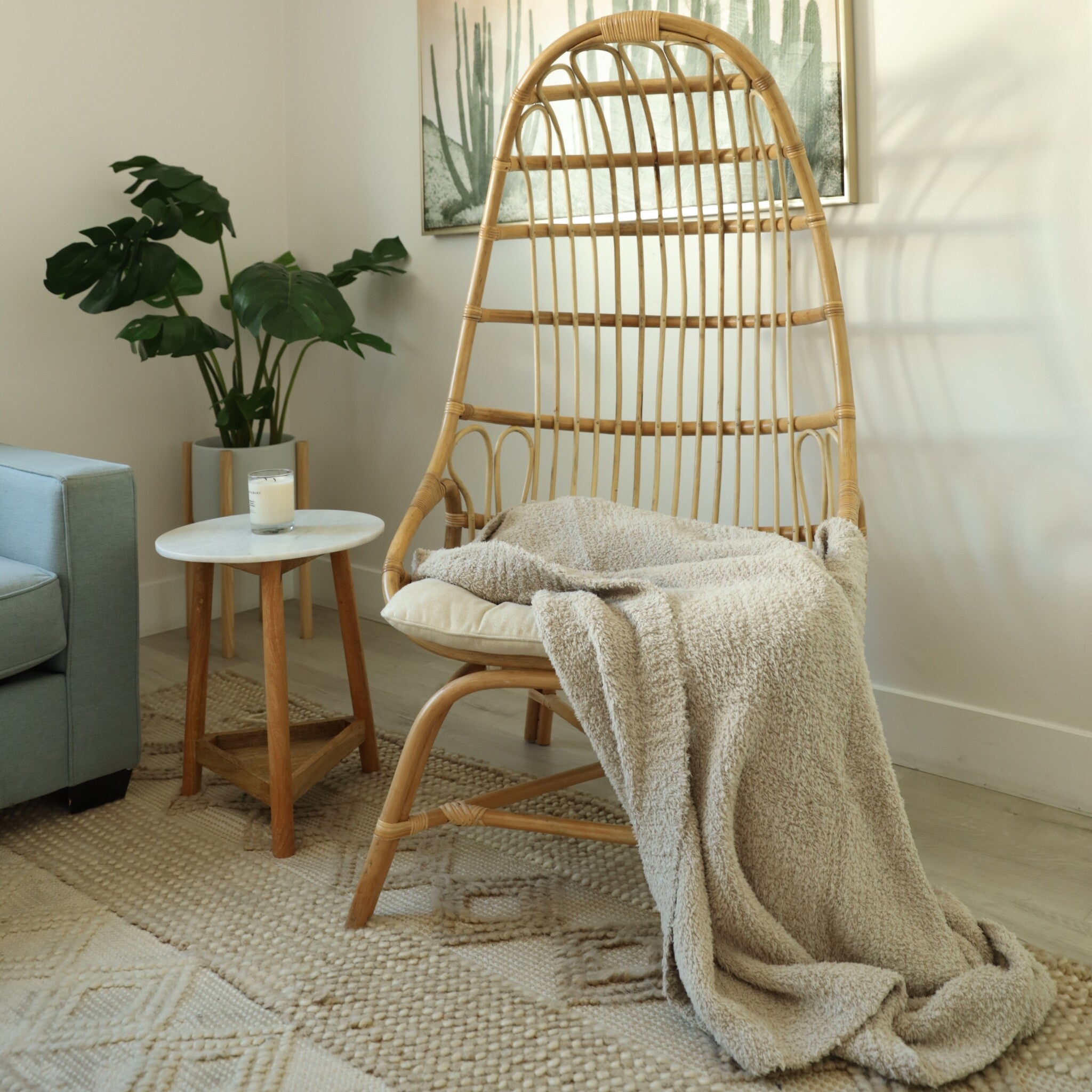 Luxxe Feather Yarn Throw