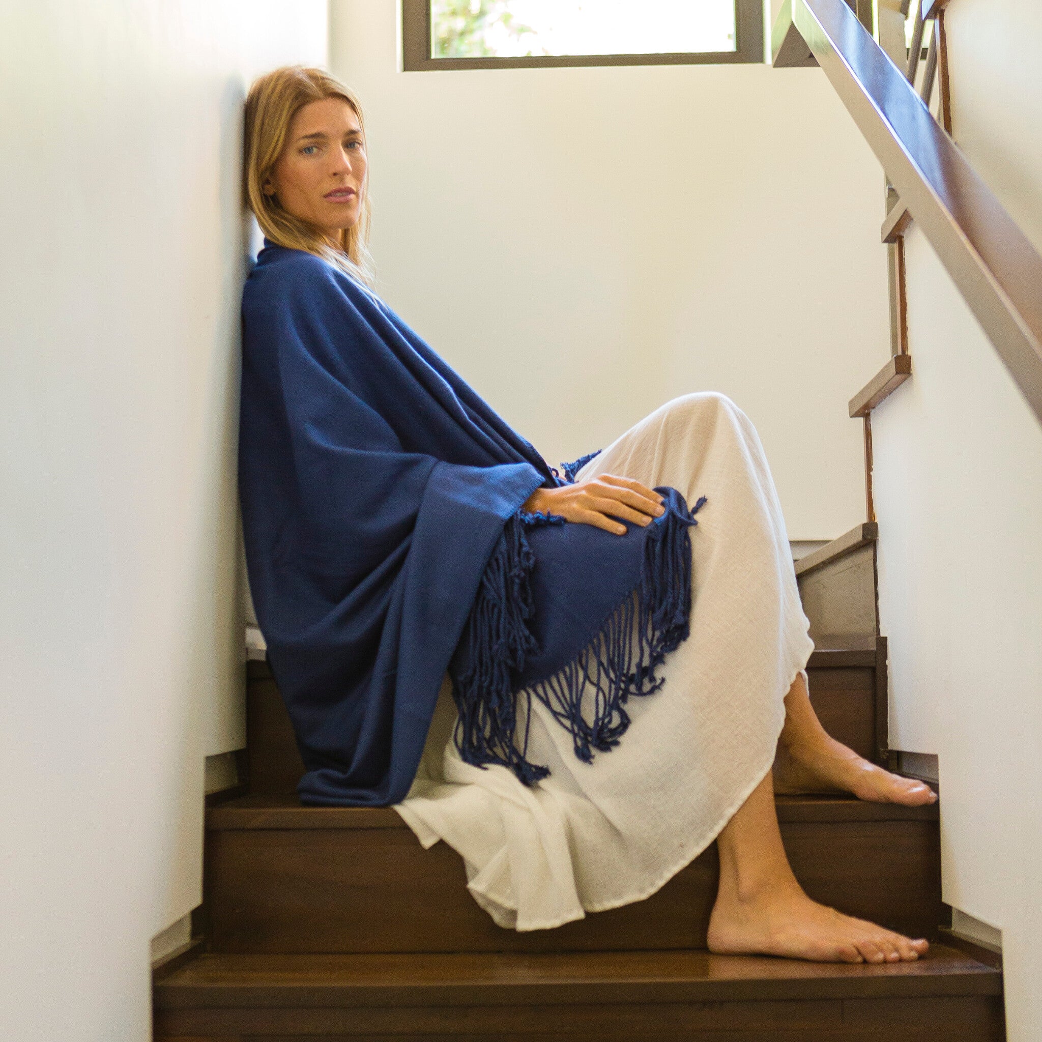 Luxxe Fringe Throw