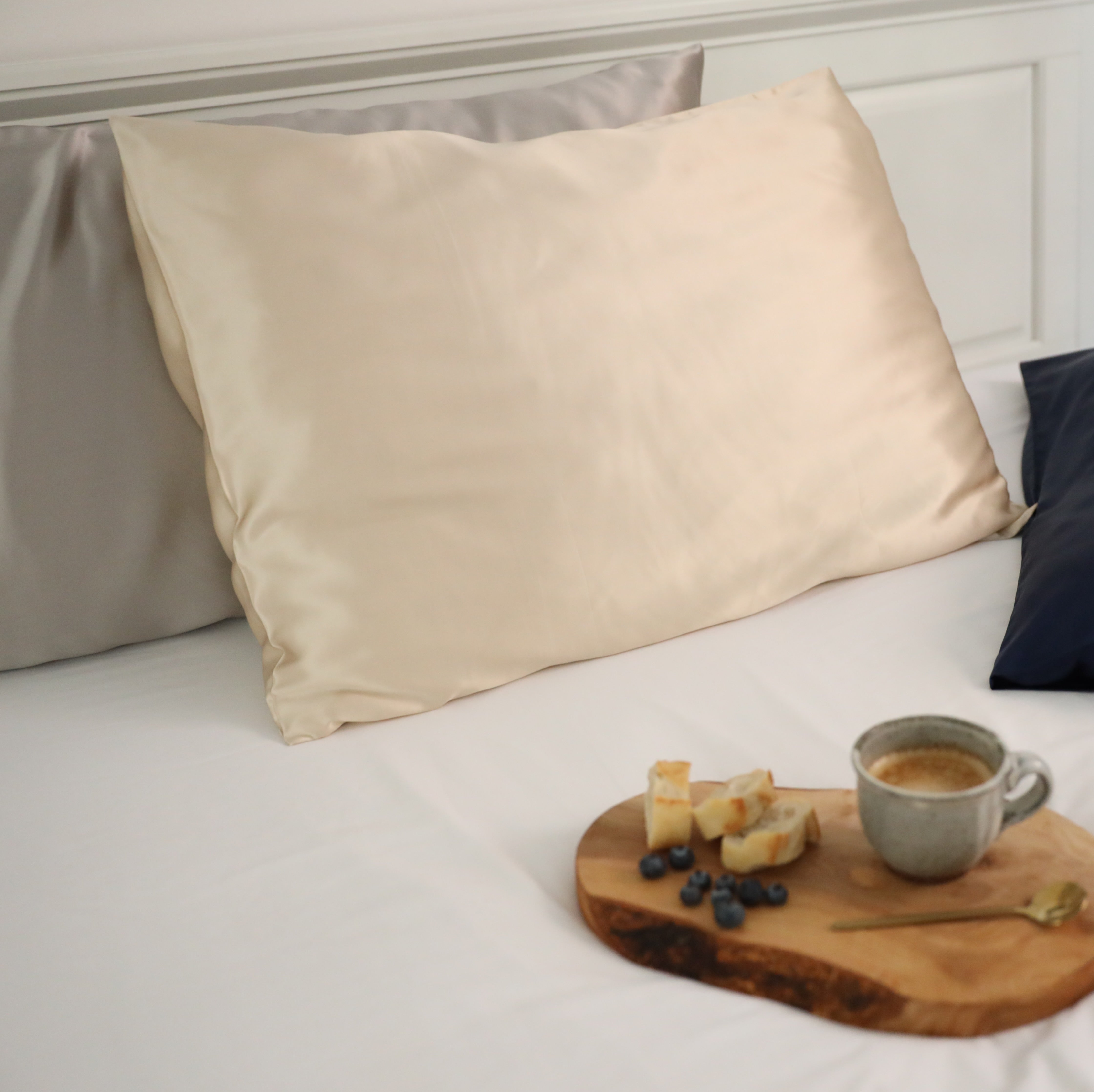 22 Momme Mulberry Silk Pillowcase | Malibu Luxxe