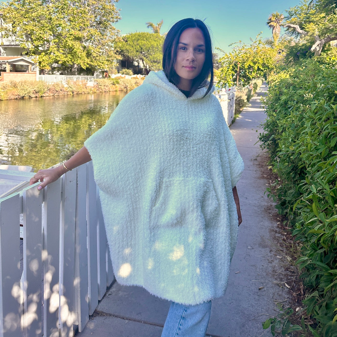 Luxxe Feather Yarn Poncho