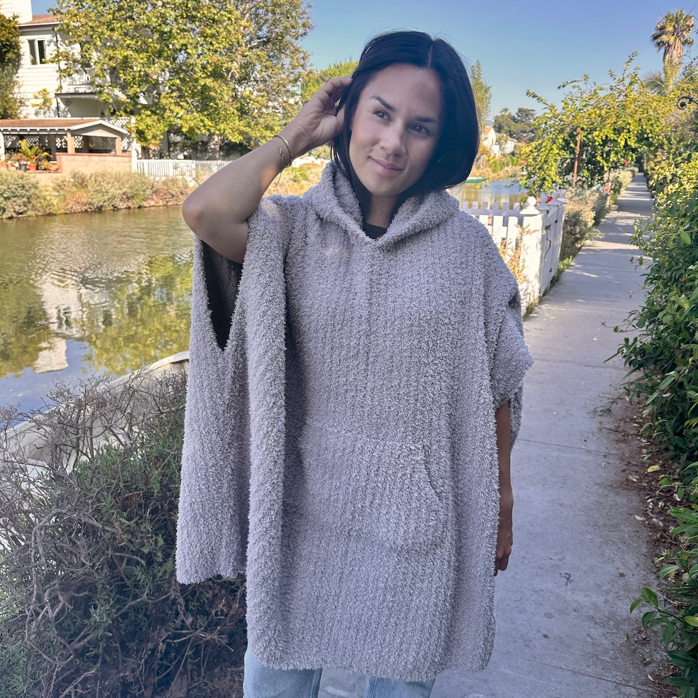 Luxxe Feather Yarn Poncho