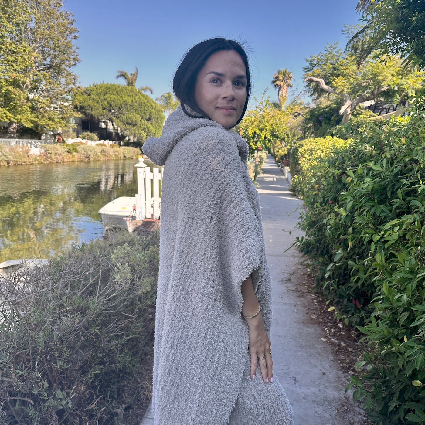 Luxxe Feather Yarn Poncho