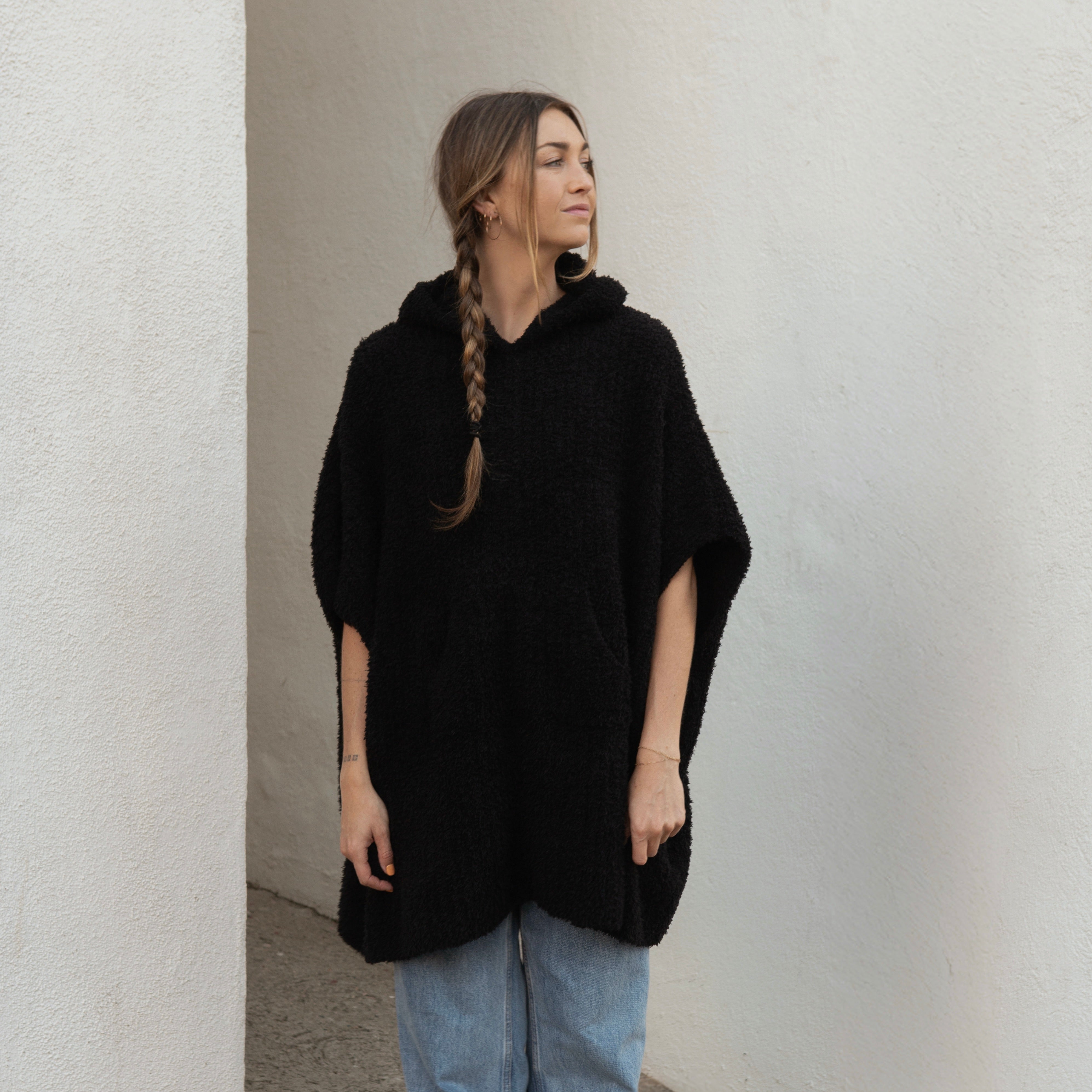 Luxxe Feather Yarn Poncho