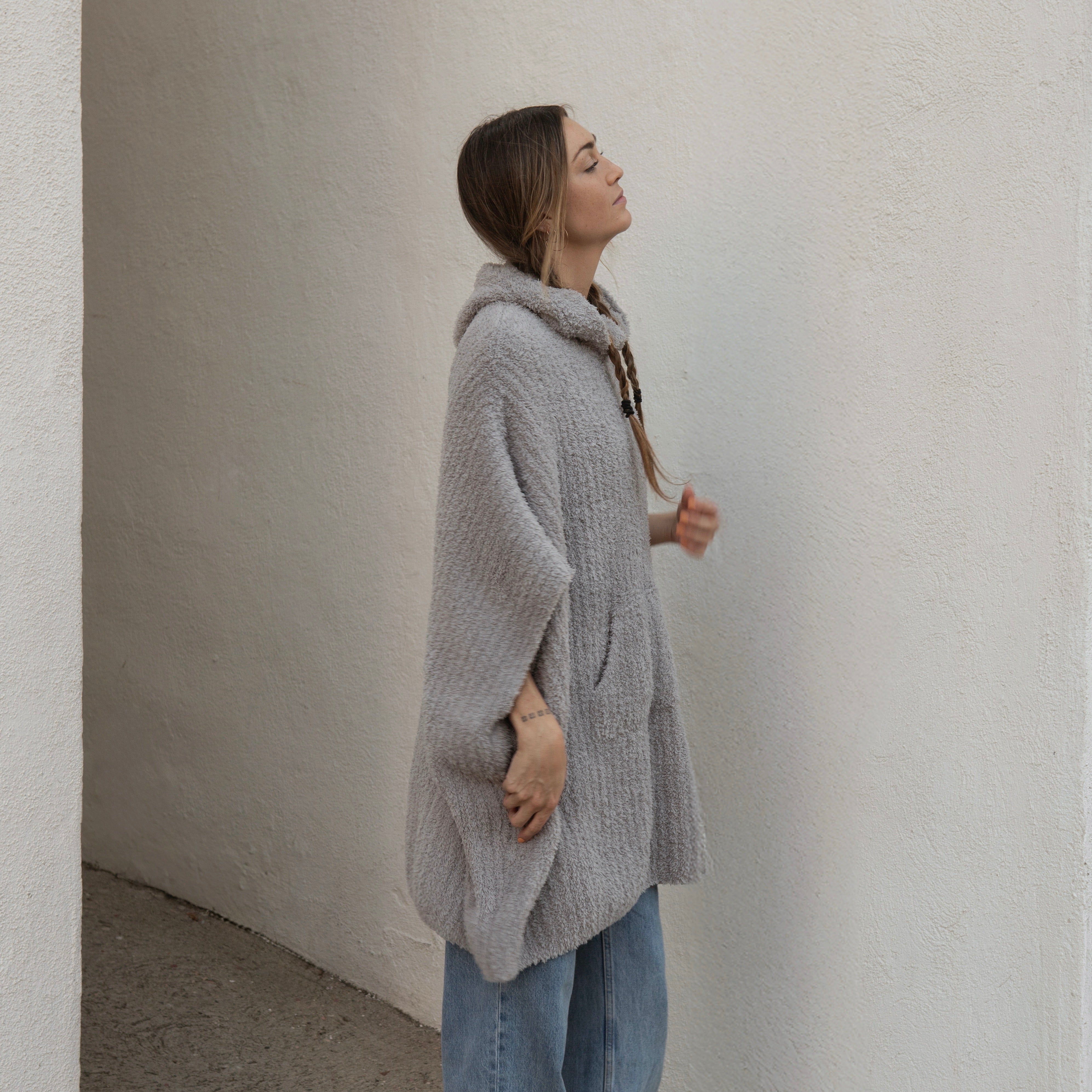 Luxxe Feather Yarn Poncho