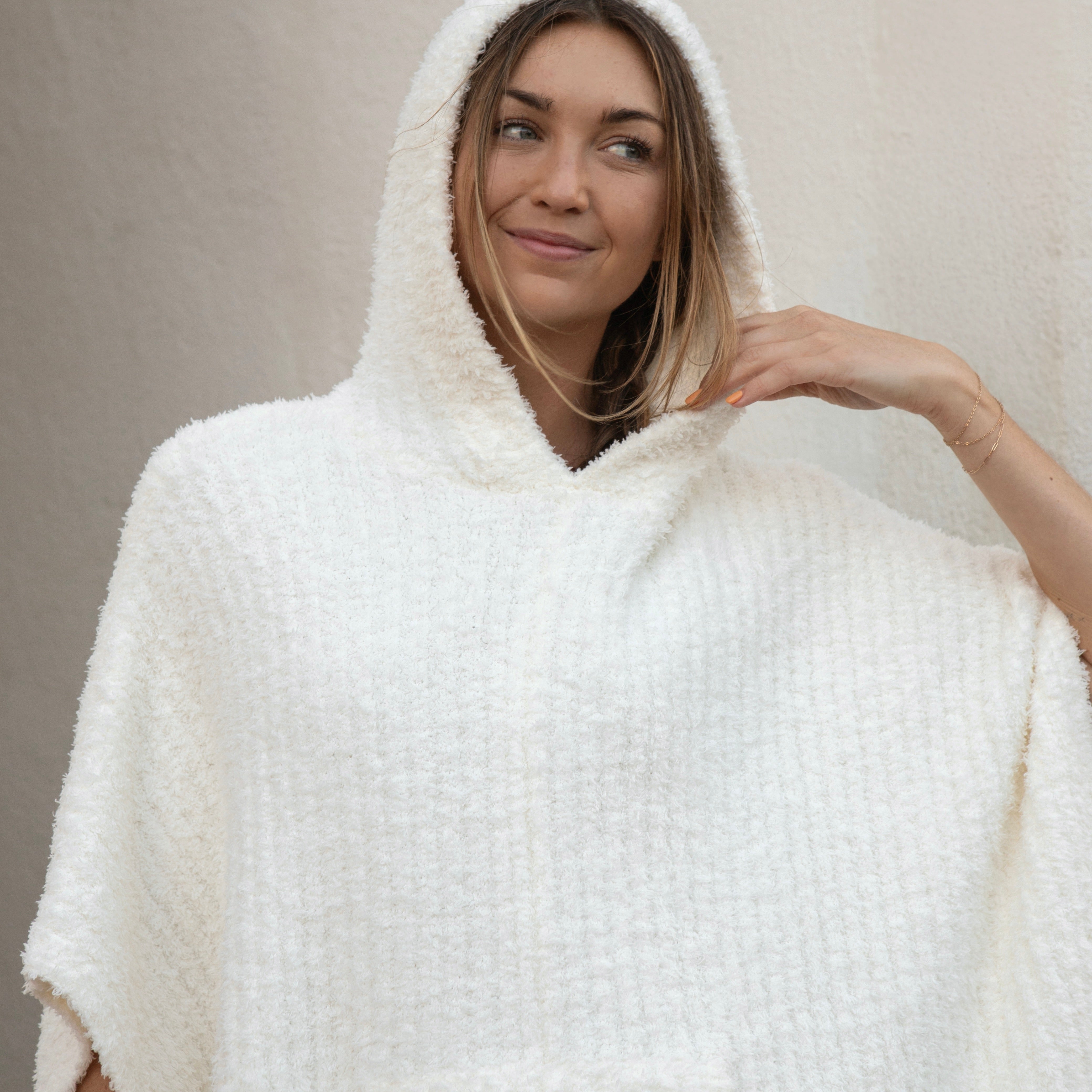 Feather Yarn Poncho | Malibu Luxxe