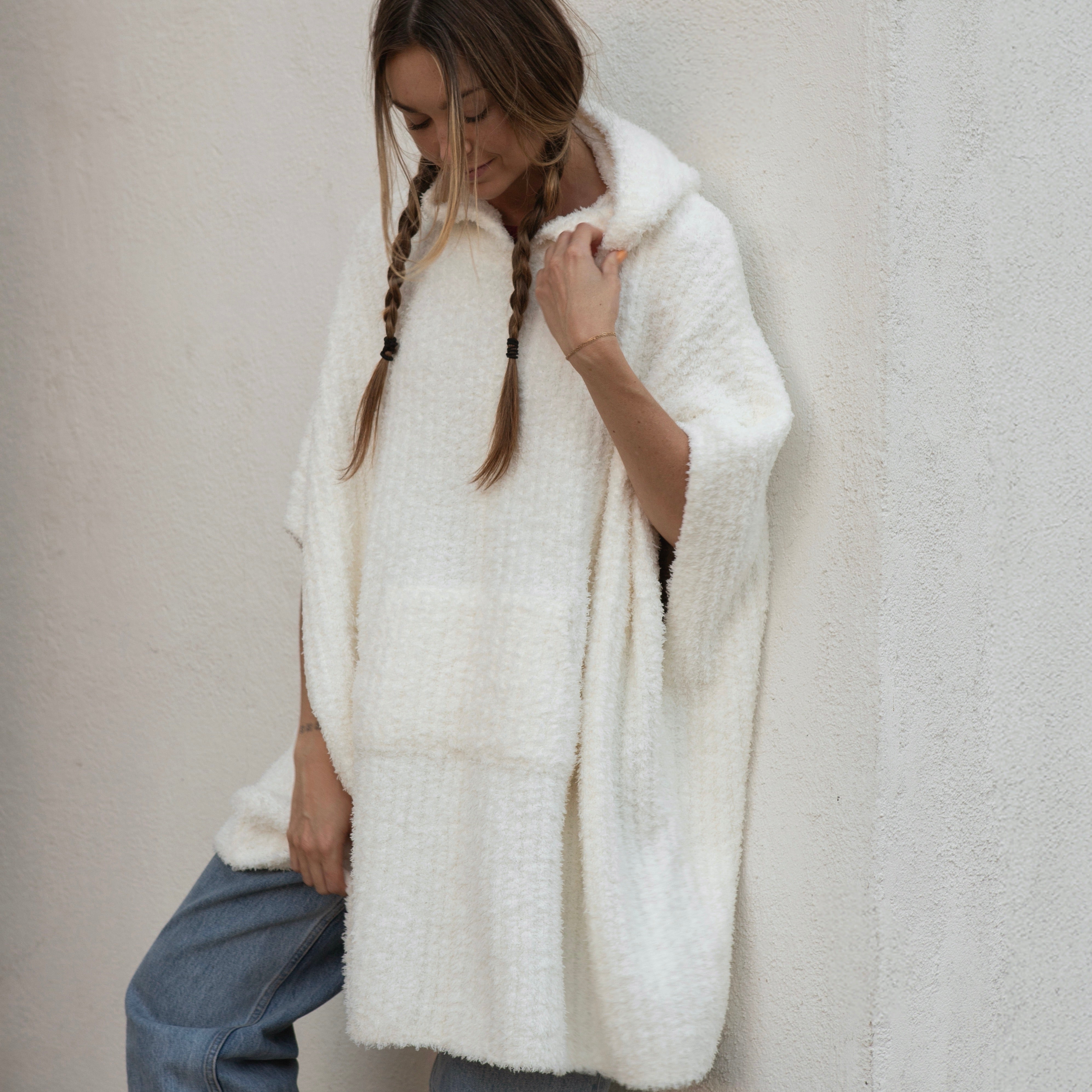 Luxxe Feather Yarn Poncho