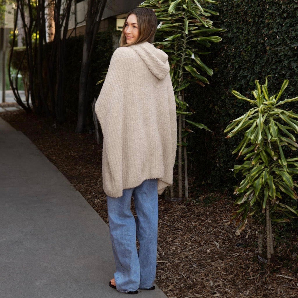 Luxxe Feather Yarn Poncho
