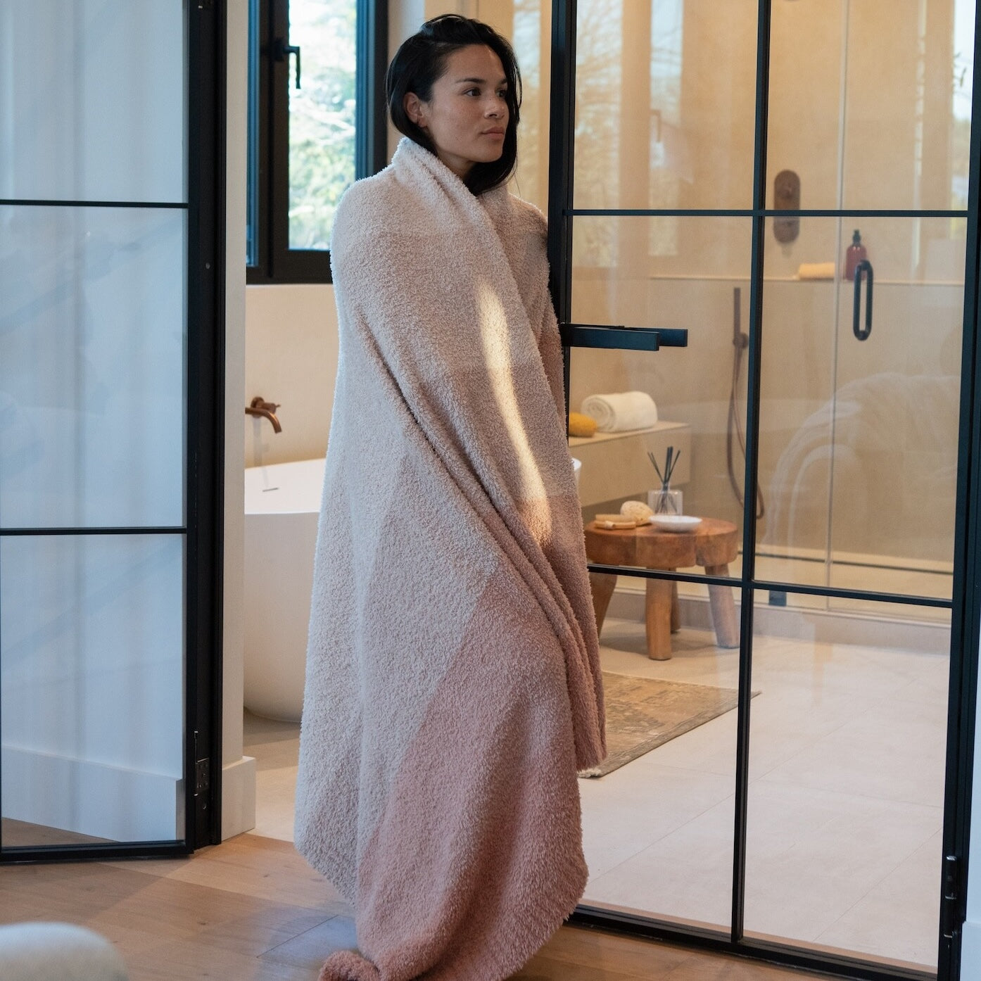 Luxxe Feather Yarn Throw