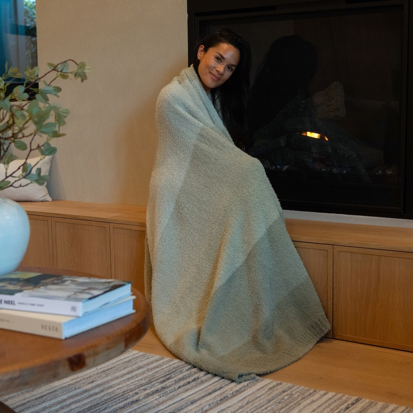 Luxxe Feather Yarn Throw