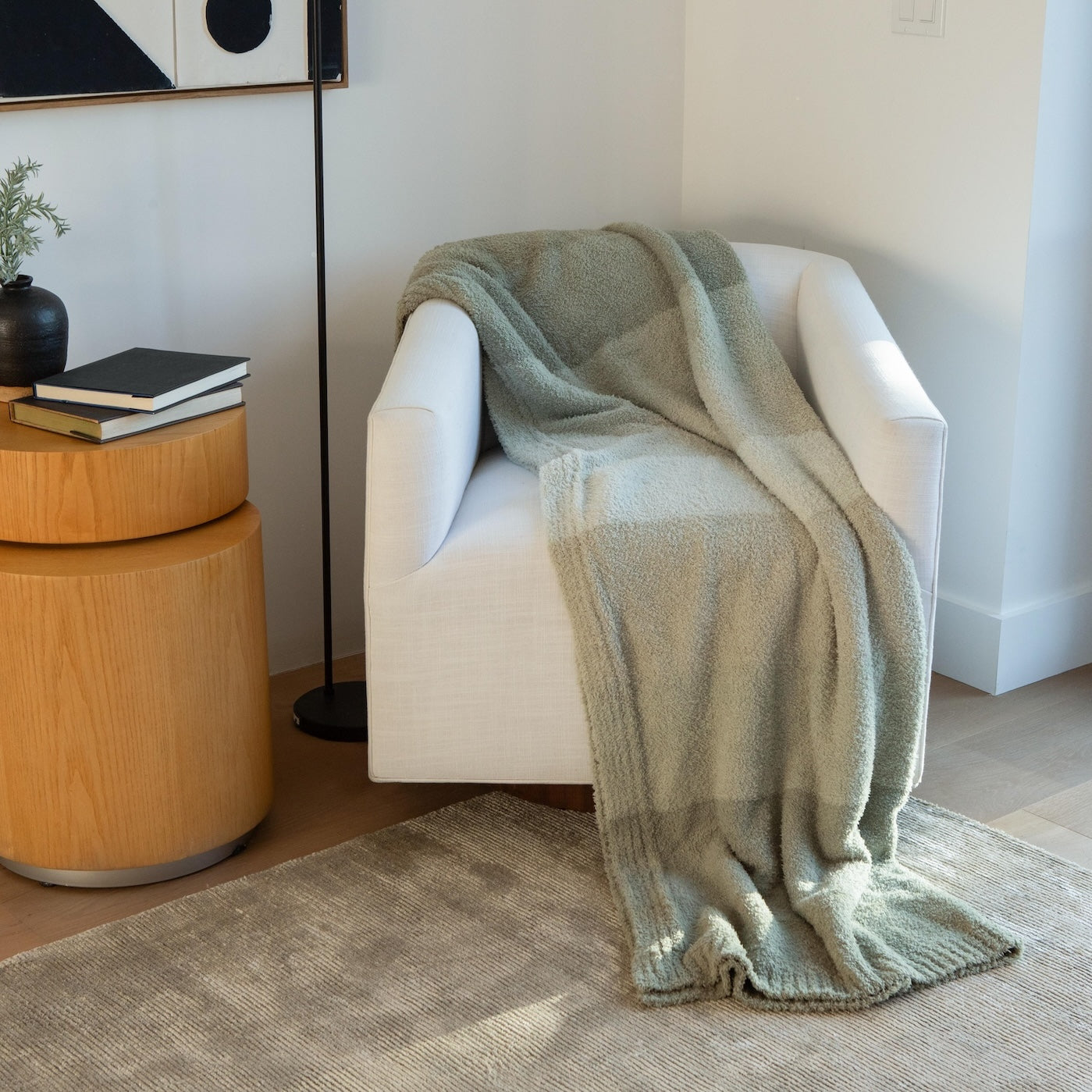 Luxxe Feather Yarn Throw