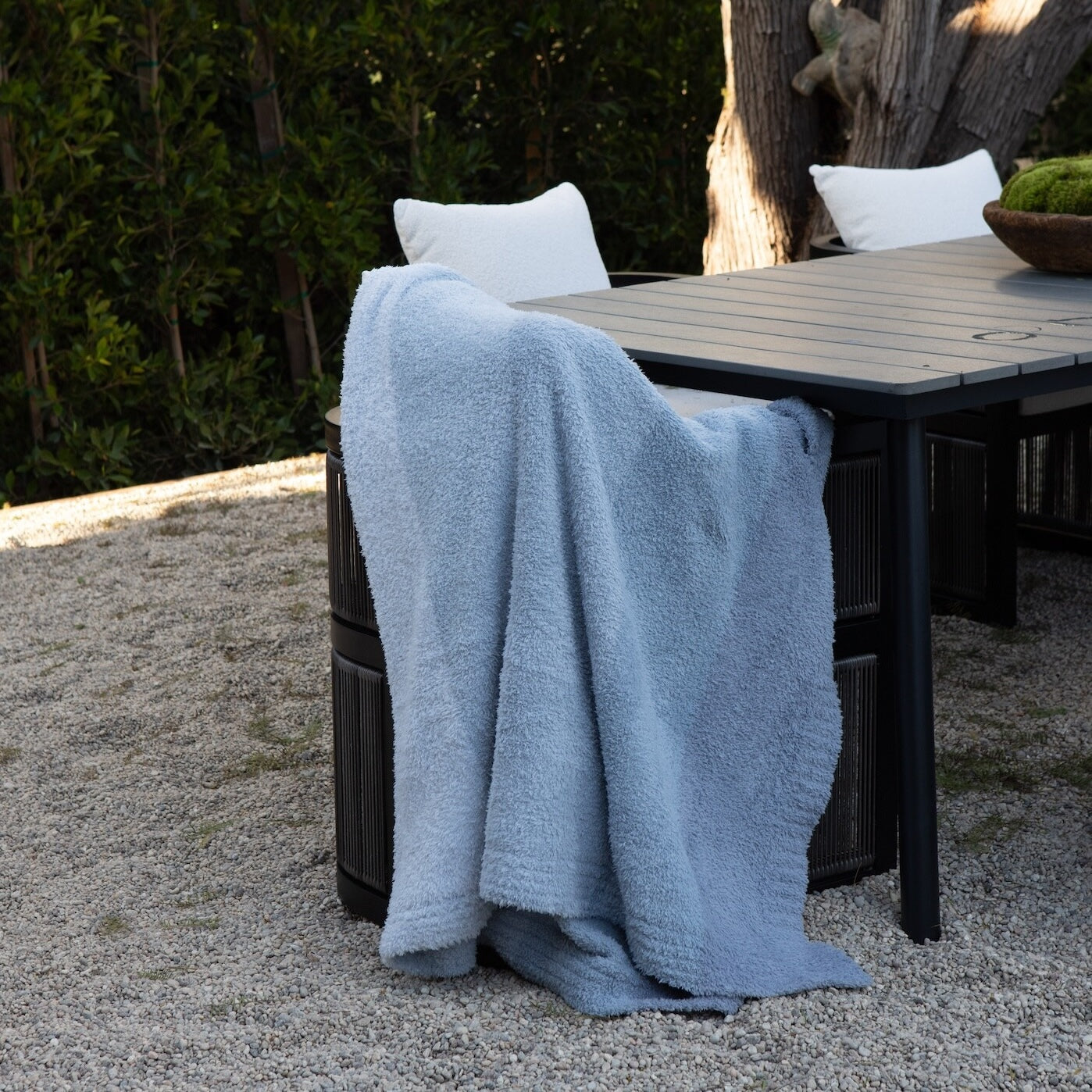 Luxxe Feather Yarn Throw