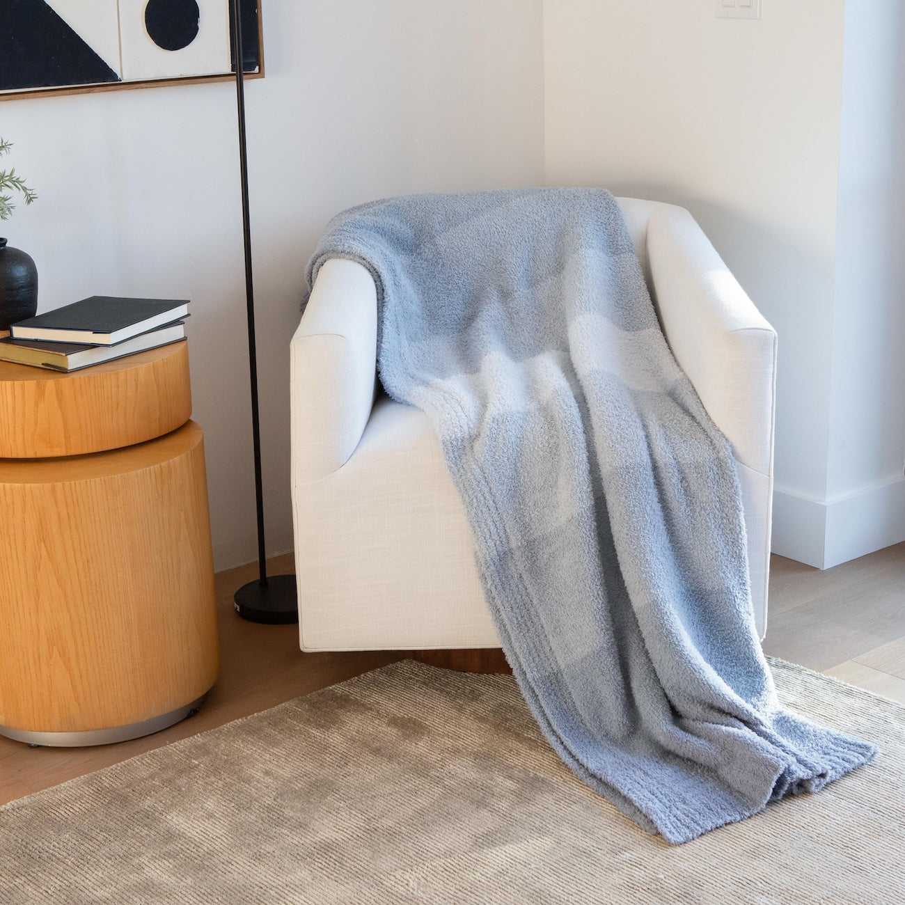 Luxxe Feather Yarn Throw