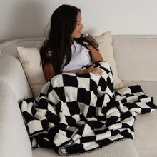 Load image into Gallery viewer, Luxxe Checkered Feather Yarn Throw
